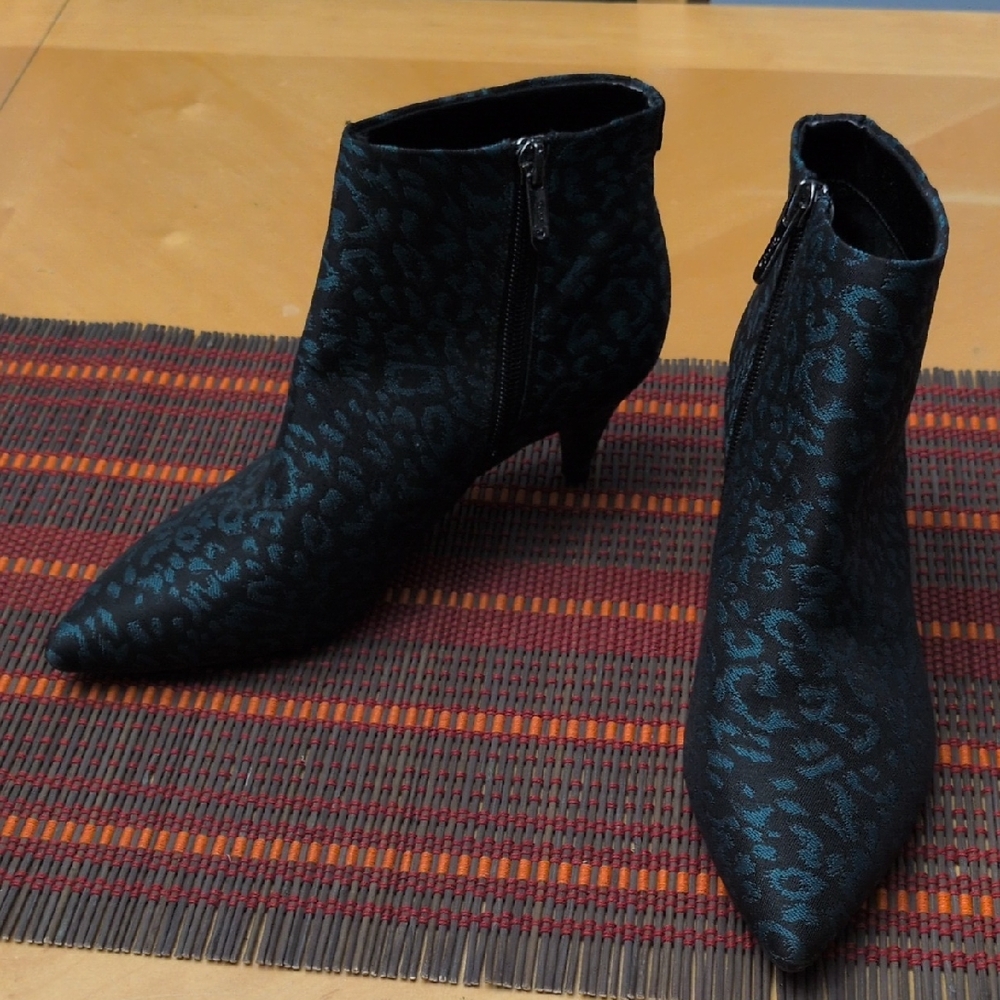 Circus by Sam Edelman Black & Teal Leopard Kirby Ankle Boots